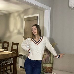 American Eagle Varsity Cable Knit Cropped Sweater Size Medium